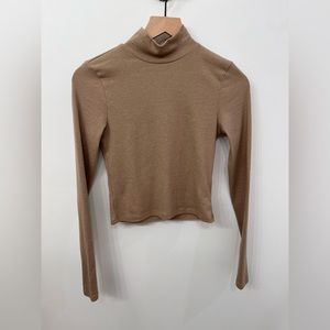 Brand New without tags. American Eagle long sleeve crop.